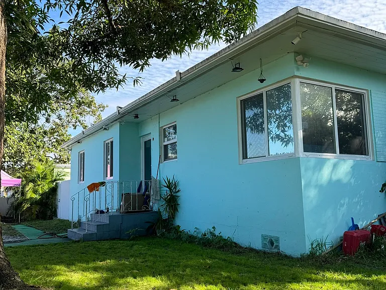 S 24th Ave — Photo 10