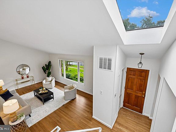3rd image of 9909 Ashburton Ln