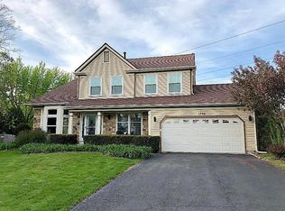 1350 Devonwood Ct, Buffalo Grove, IL 60089