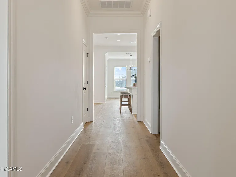 107 Lotus St — Photo 3