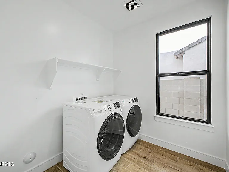 1131 E Yellowstone Pl — Photo 15