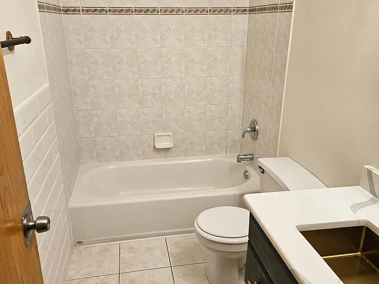 2446 W Arthington St #2 — Photo 21