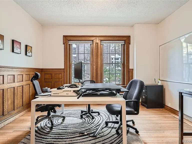 940 N Logan St — Photo 39