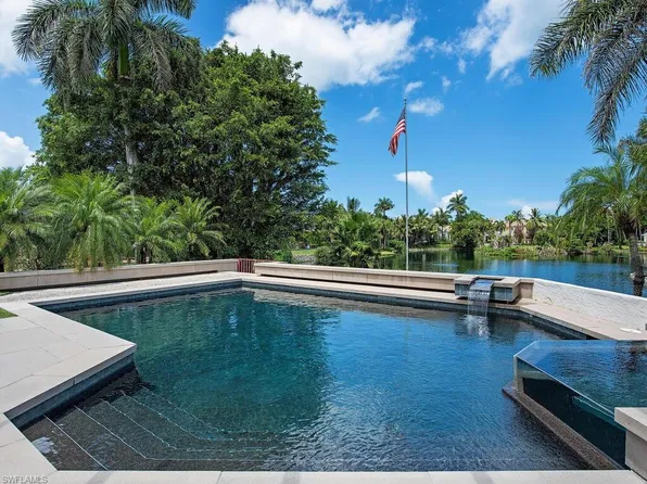 2680 Lantern LN, NAPLES, FL 34102
