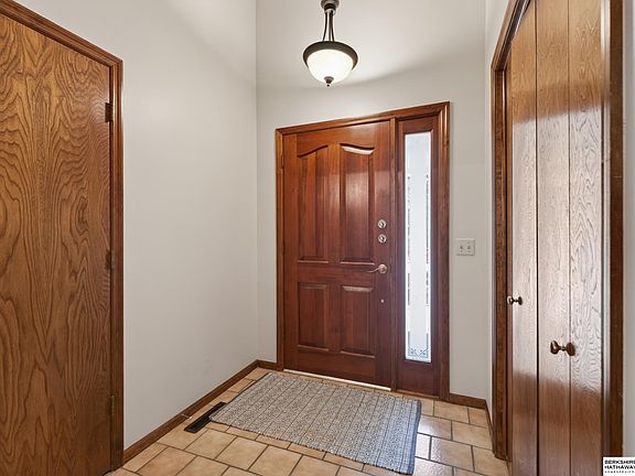 3rd image of 662 N 149th Ave
