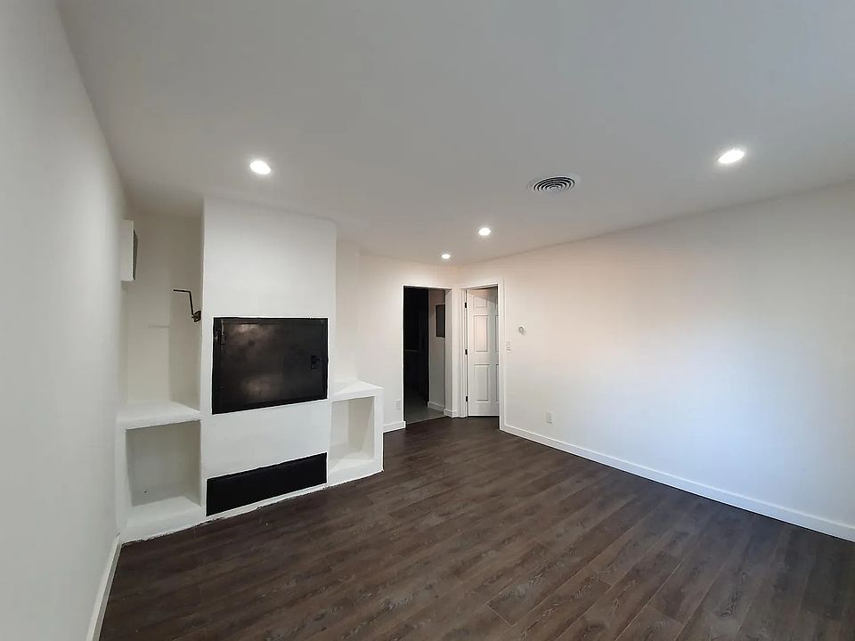 1st image of 22659 Wildwood St