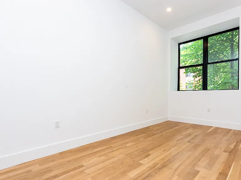 422 1/2 Gates Ave #2F — Photo 10
