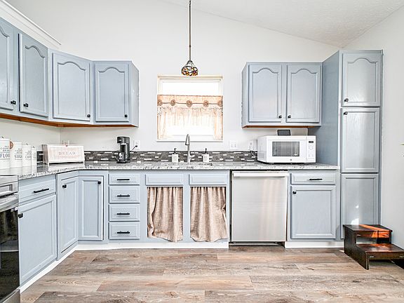 4th image of 4372 Dobbin Cir