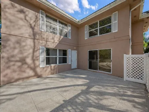 1945 Stratford Way Photo 1