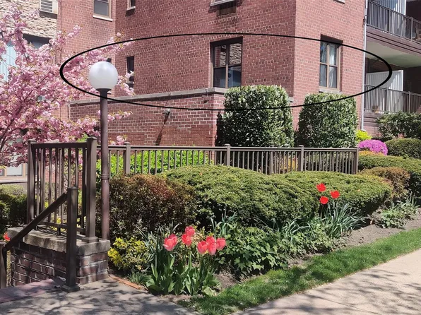 15 HILL PARK Avenue #1-L, Great Neck Plaza, NY 11021