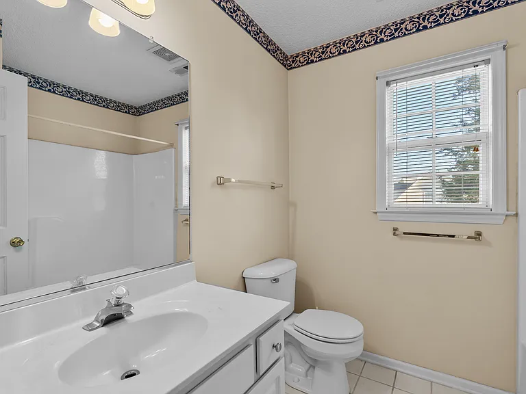 4035 Lenora Dr — Photo 12