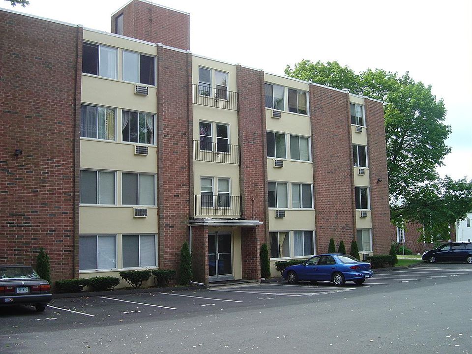 Maple Court Apartments