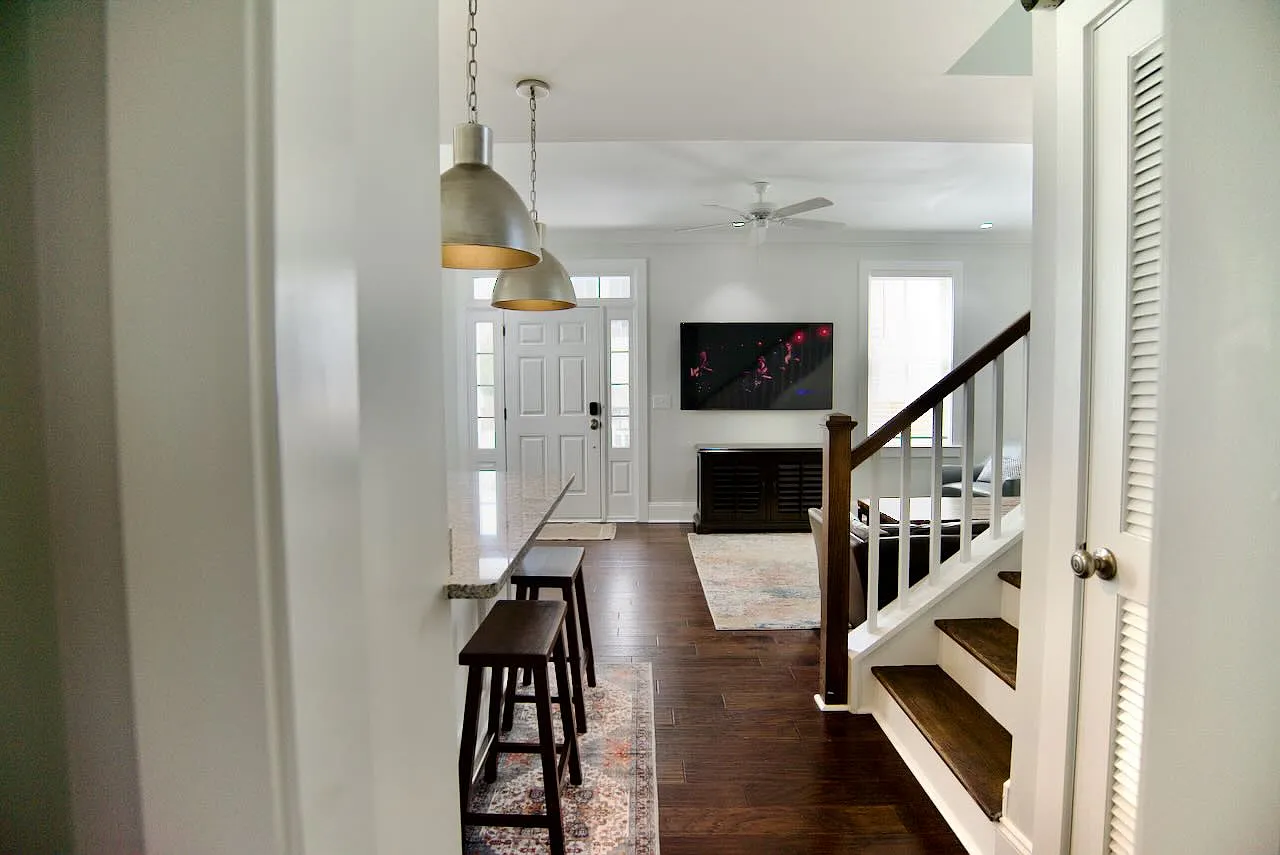 4 bed, 1854 sqft, $7,200 — Photo 4