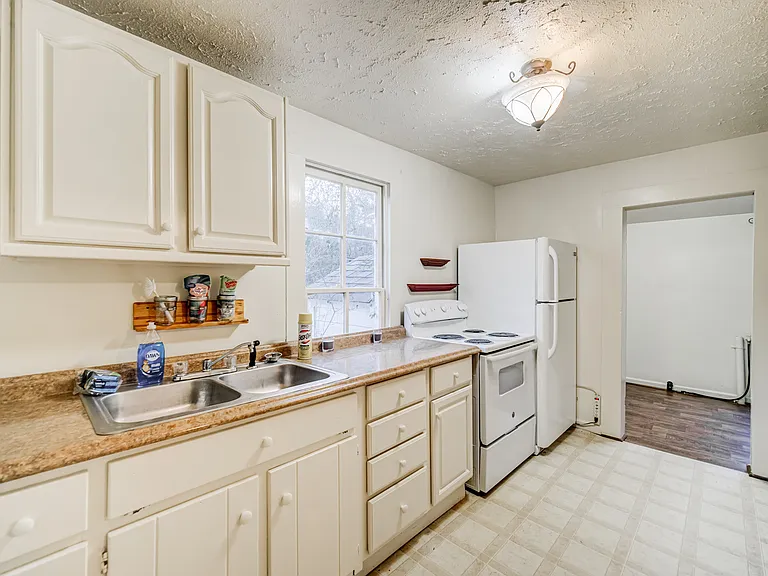 1290 Reavis Mountain Rd — Photo 3
