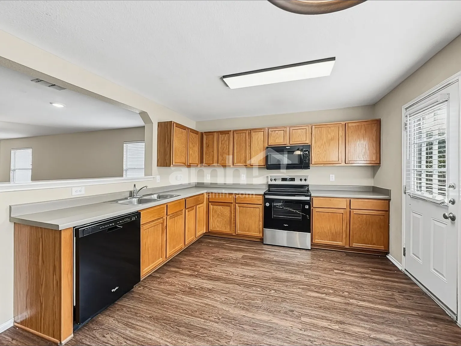 3 bed, 2.0 bath, 1608 sqft, $1,770 — Photo 3