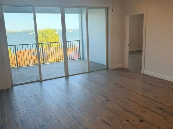 3720 NE Indian River Dr, Jensen Beach, FL