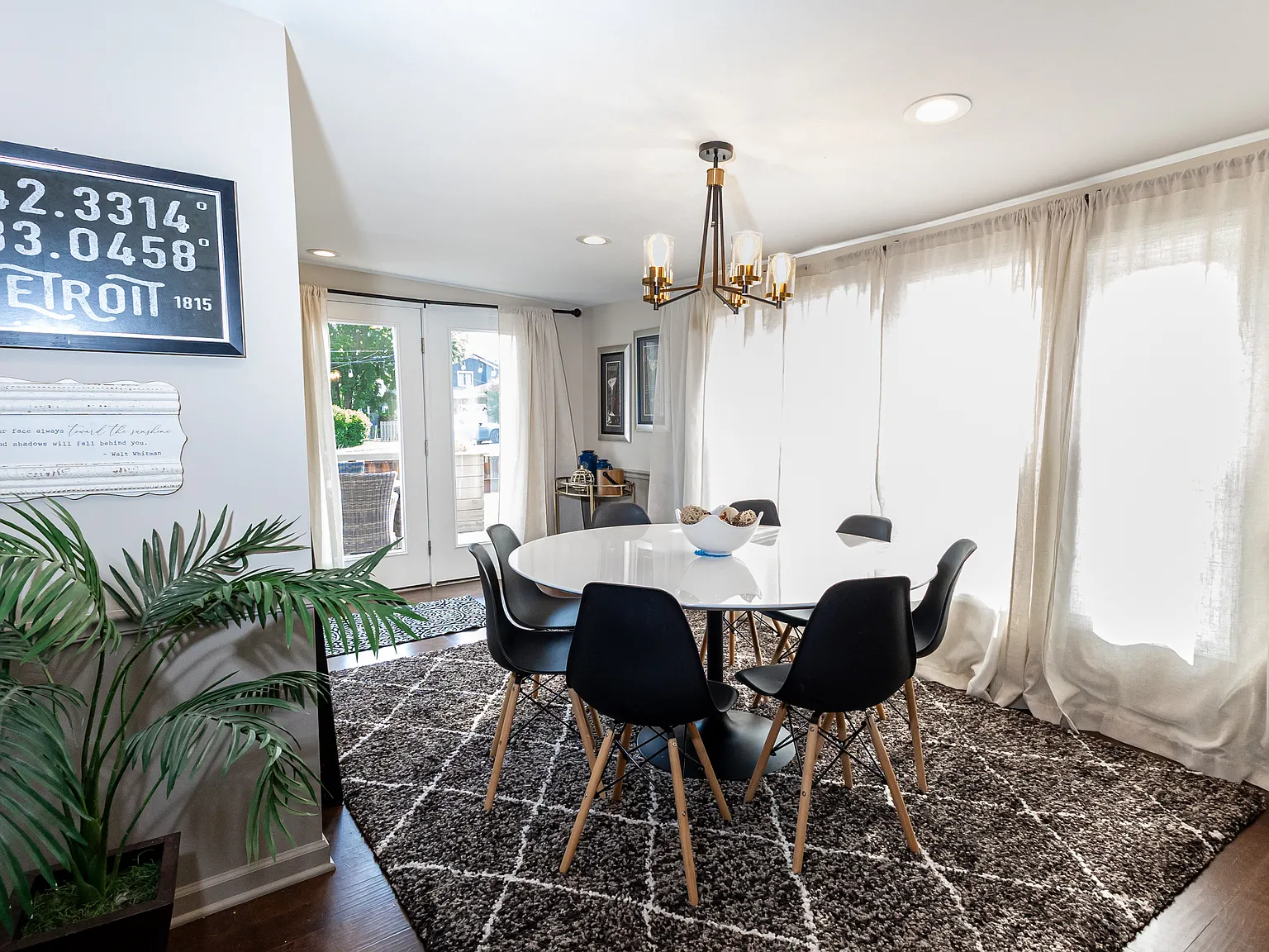 3 bed, 1828 sqft, $4,000 — Photo 4