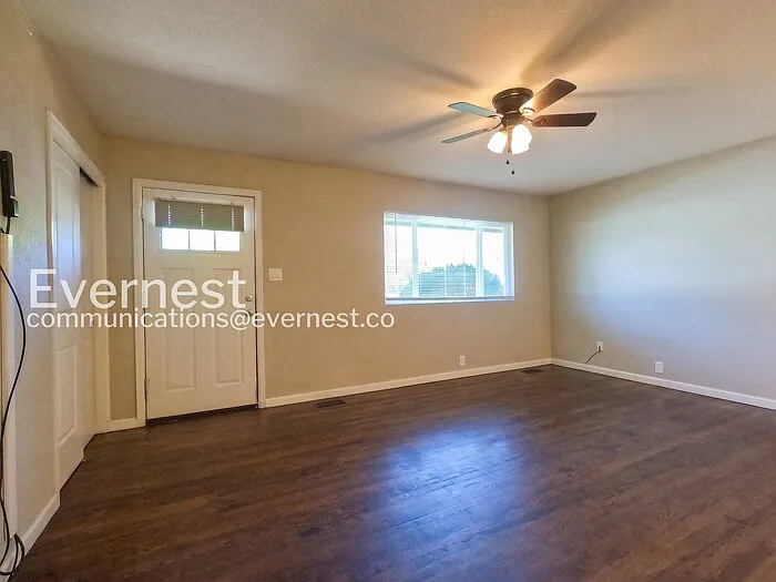 226 Columbine Ct — Photo 2