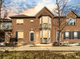 41352 N Maplewood Dr, Canton, MI 48187