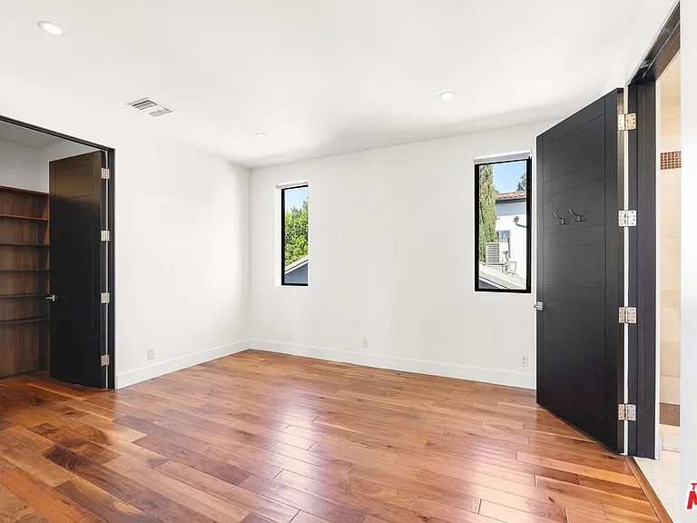 528 N Crescent Heights Blvd — Photo 24