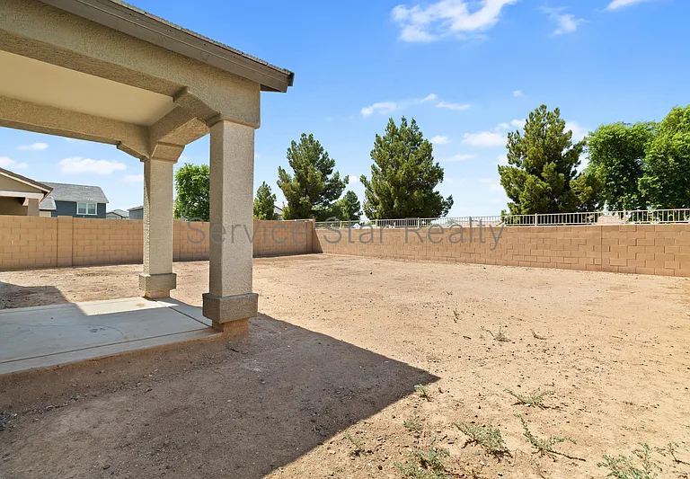 2402 E Alonso Dr — Photo 31