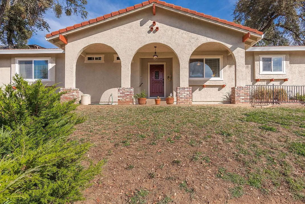 3 bed, 1628 sqft, $2,395 — Photo 1