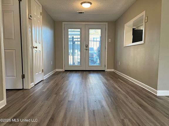 3rd image of 550 Post Rd APT 607