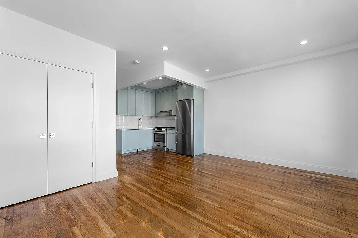 686 Mac Donough Street — Photo 2
