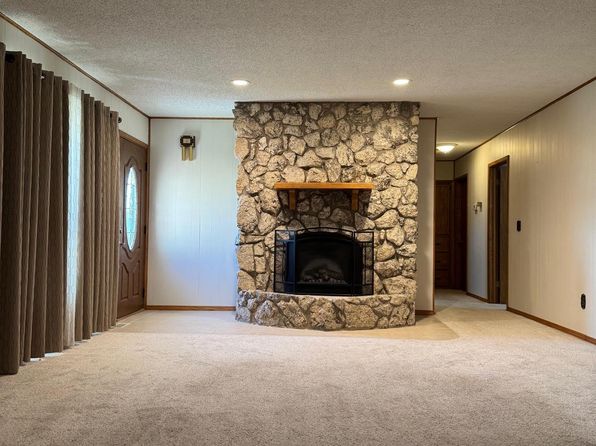 304 E Adams St, Hanston, KS 67849