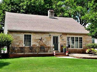 240 Derbyshire Rd, Waterloo, IA 50701