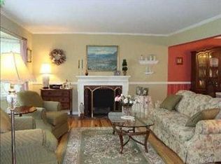 121 N 1st St, Sayville, NY 11782