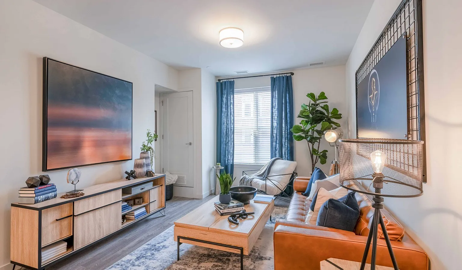 2 bed, 1000 sqft, $3,115 — Photo 1