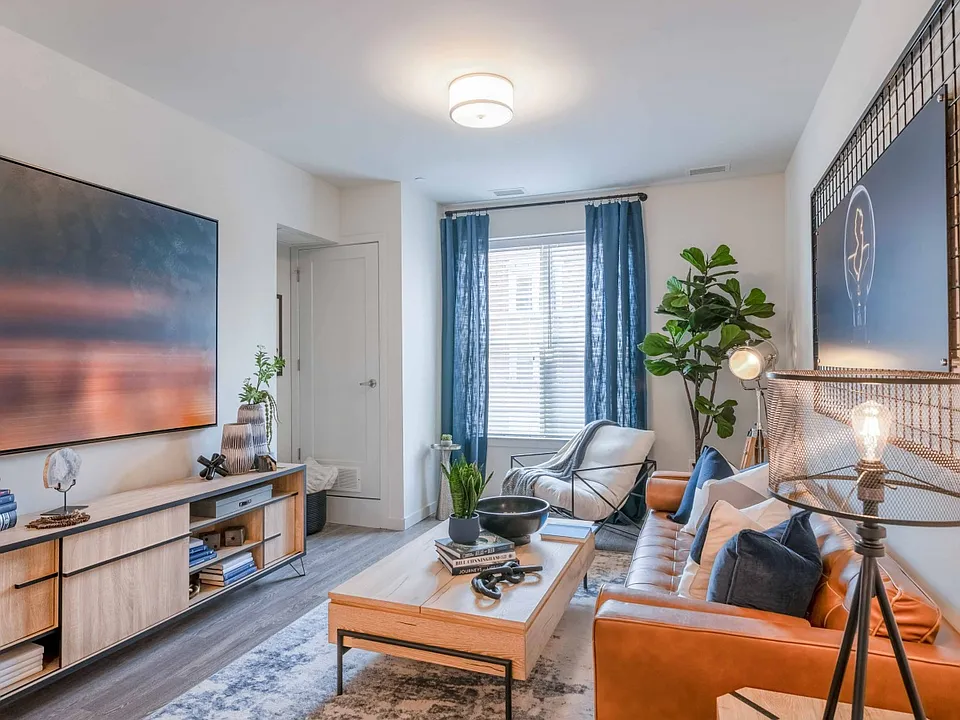 450 Main St #319