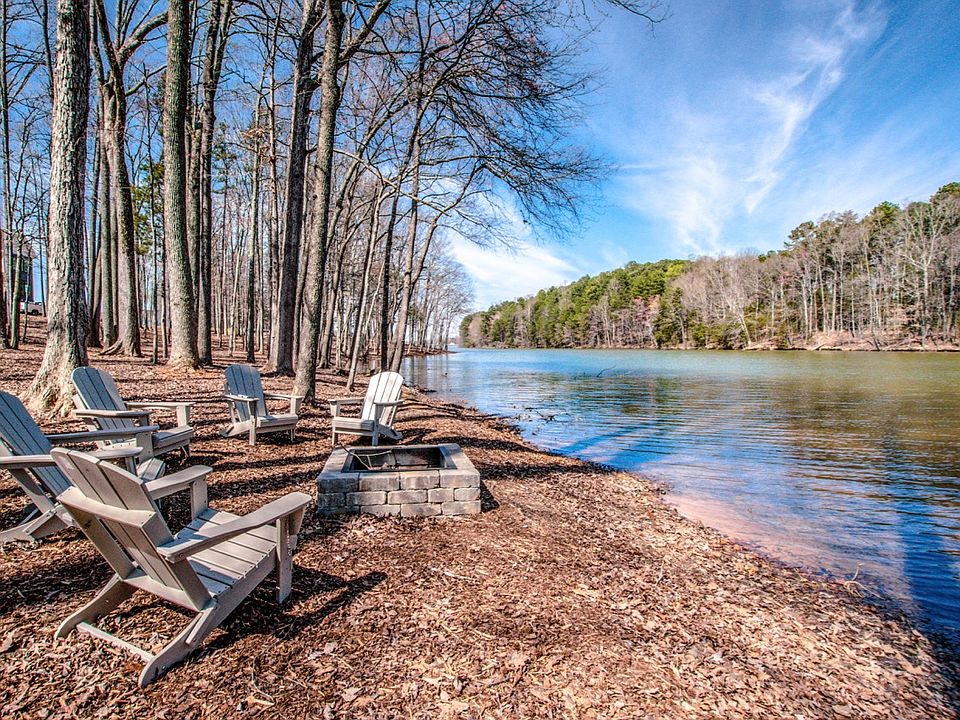 Lake Davidson just steps away.