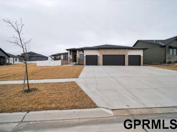 911 N 107th St, Lincoln, NE 68527