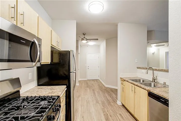 Sierra Oaks — Photo 18