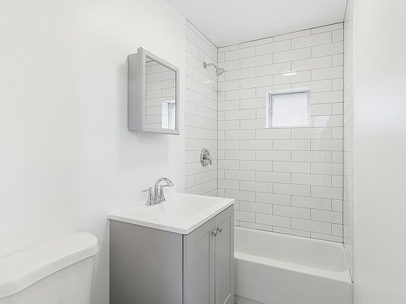 4th image of 1430 W Superior St #2R