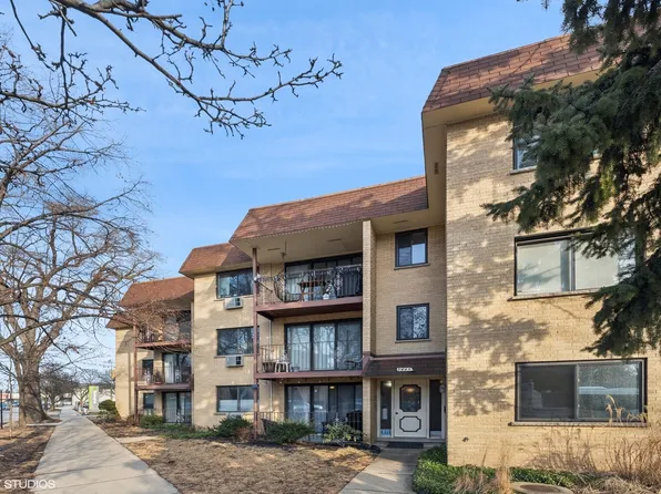 5445 W Gale St APT 1N, Chicago, IL 60630