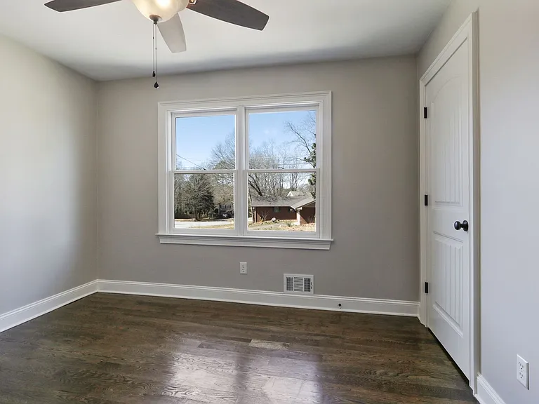220 Mansell Cir — Photo 19