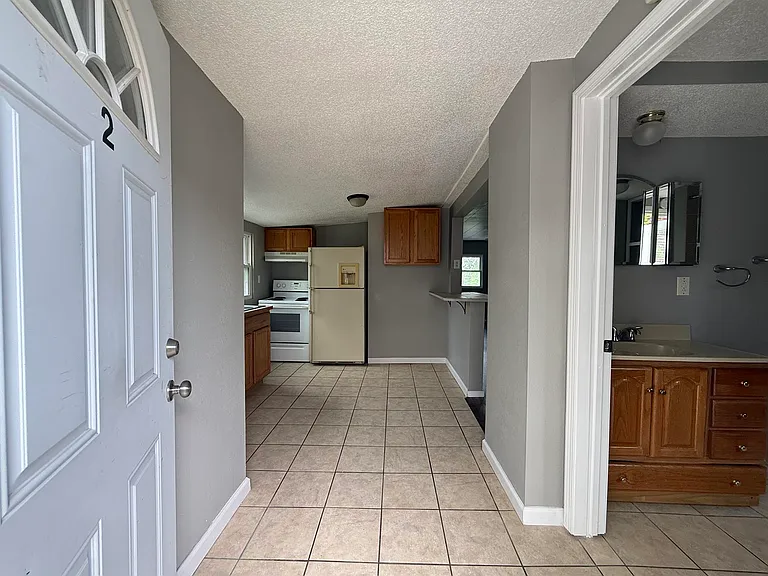 300 Thornton Ave — Photo 5