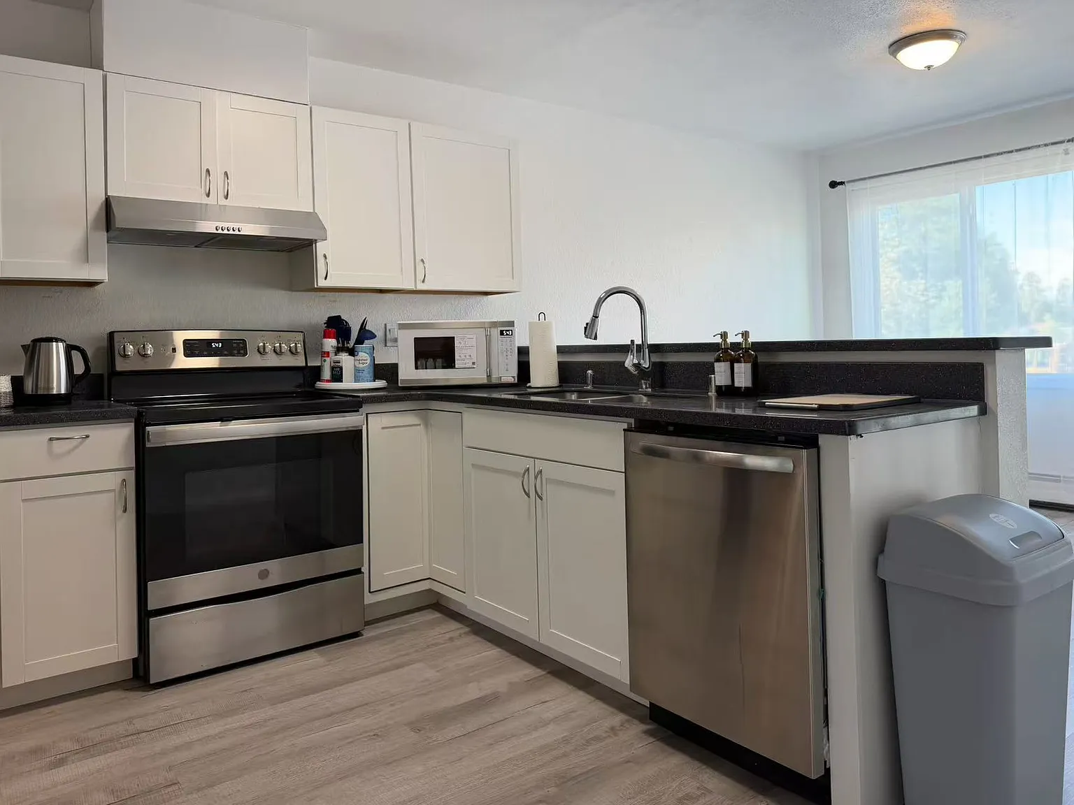 3 bed, 1892 sqft, $3,800 — Photo 4