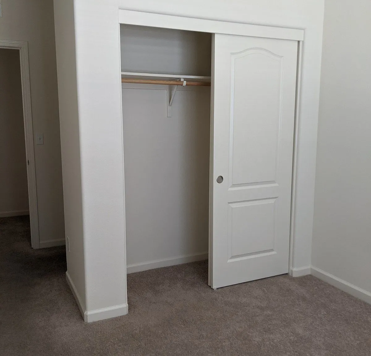 6 bed, 4.5 bath, 2491 sqft, $2,650 — Photo 2