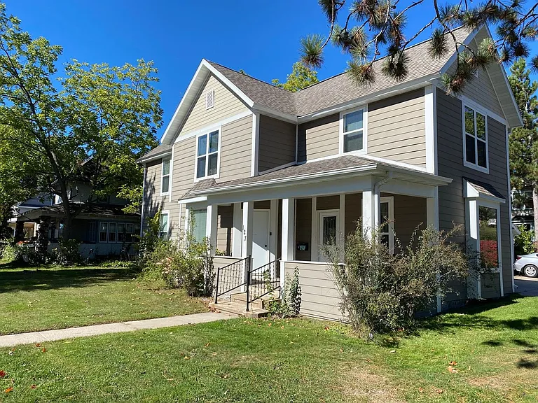 127 E Rives St — Photo 1