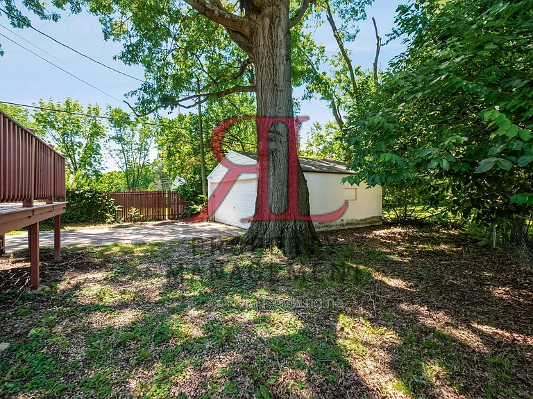 363 Regents Rd — Photo 35