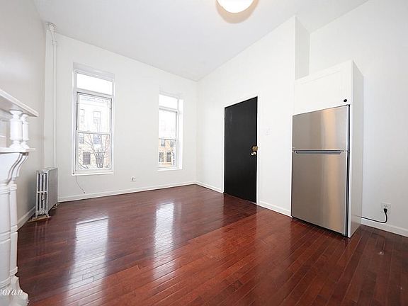 5th image of 702 Halsey St #A