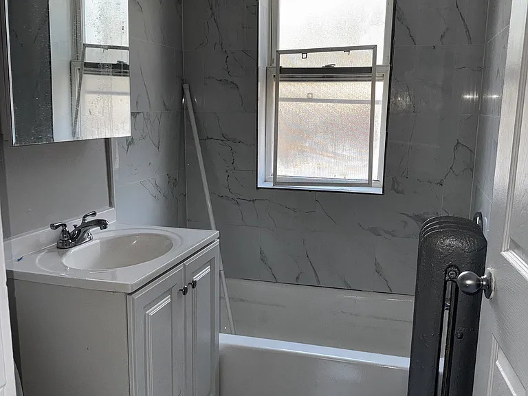 6818-2 N Wayne Ave #111 — Photo 10