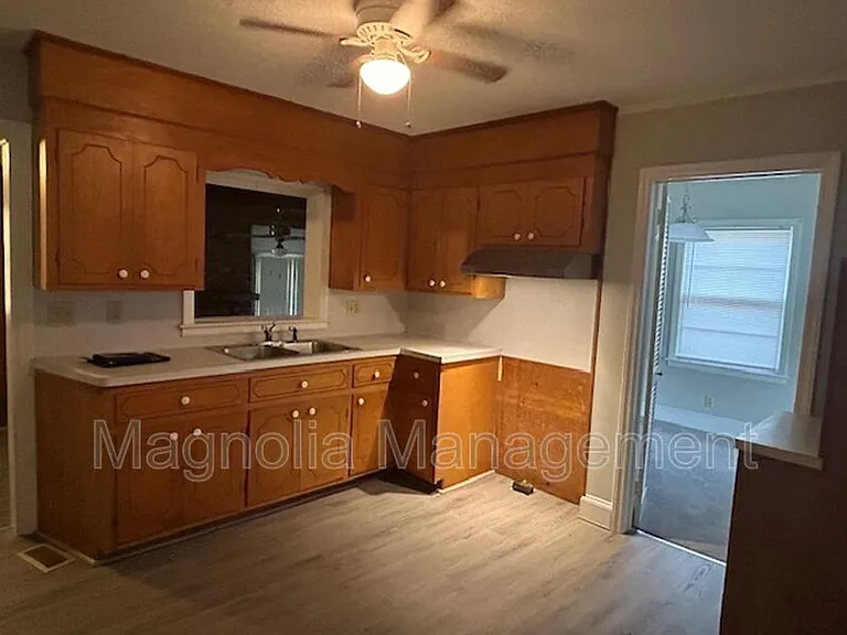 930 Buckhorn St — Photo 5