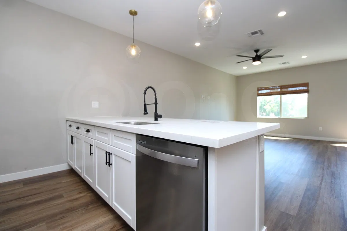 3 bed, 3.5 bath, 1980 sqft, $2,450 — Photo 4