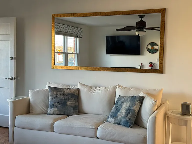 200 Main St #4 — Photo 6
