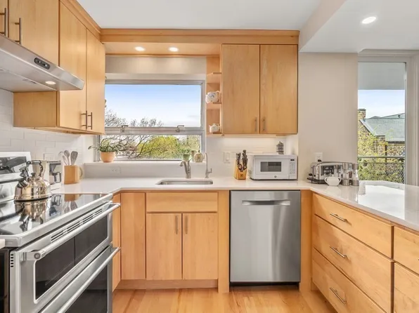 80 Park St APT 65, Brookline, MA 02446